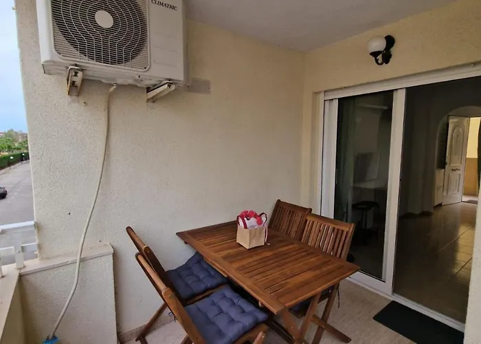 Lovely One Bedroom Unit With Balcony And Pool