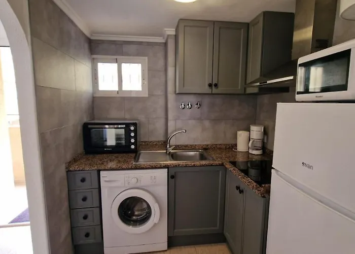 Lovely One Bedroom Unit With Balcony And Pool